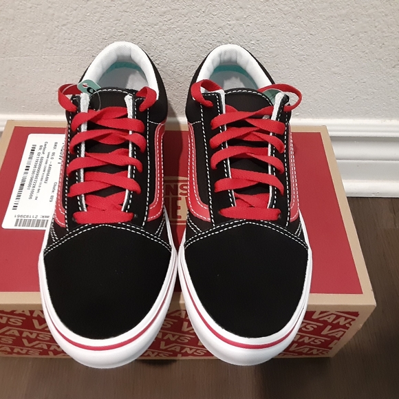 Vans - Picture 2 of 4